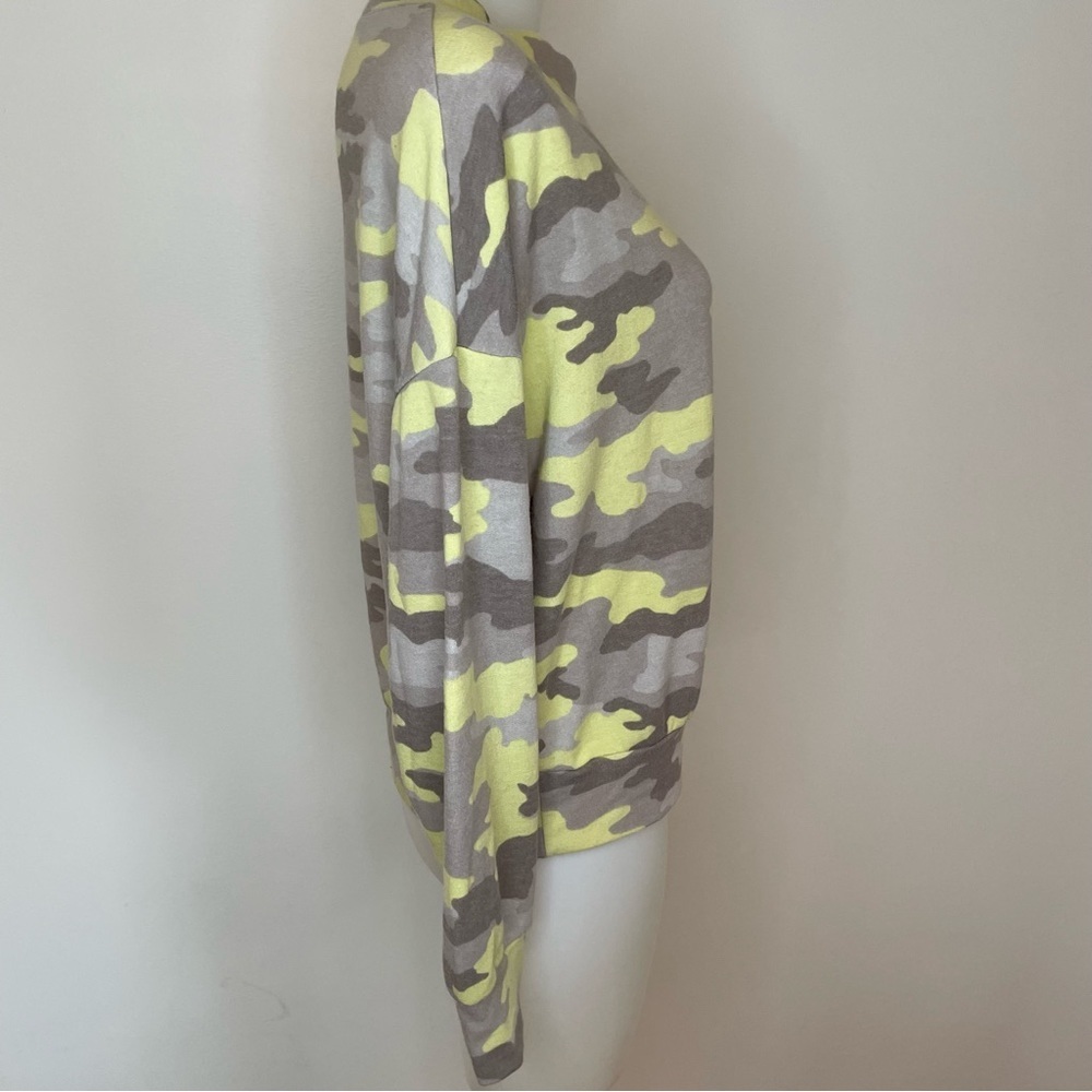 Evereve Peyton Jensen Neon Camo Soft Sweatshirt Women’s Size Small - Picture 2 of 12